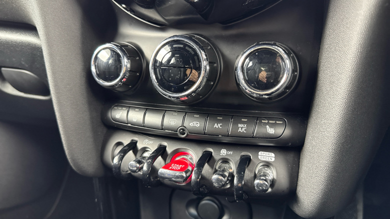 MINI Hatchback 1.5 Cooper Exclusive Premium 5dr Auto Petrol Hatchback